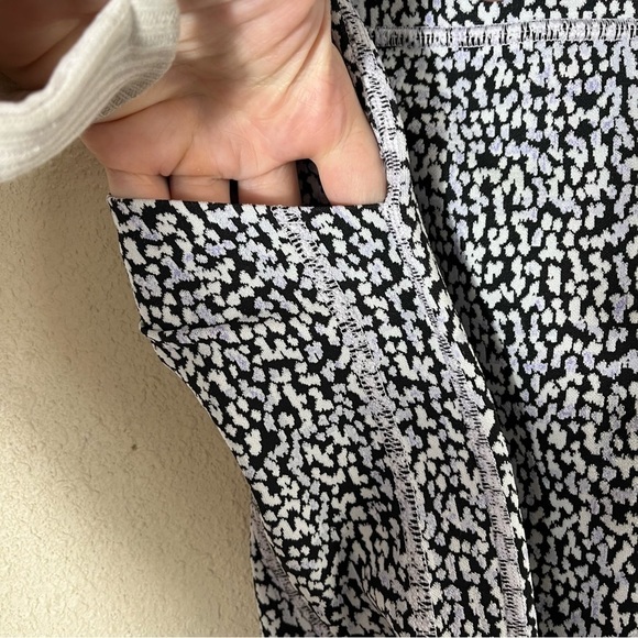 ATHLETA Ultimate Stash Textured 7/8 Tight Leggings FA23 659435 - Picture 7 of 12